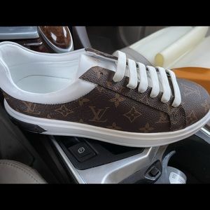 Size 42 Louis Vuitton Sneakers
